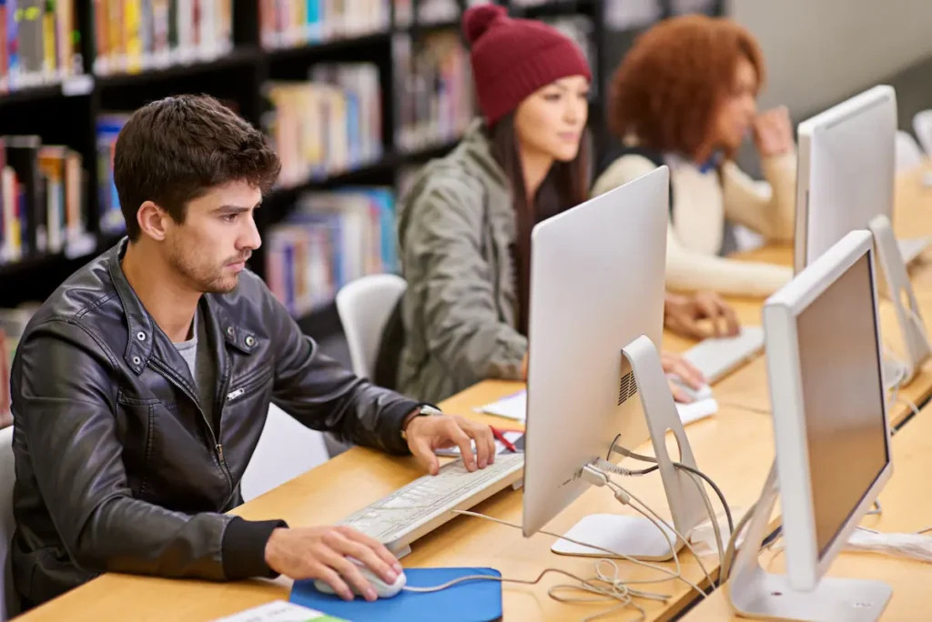 reasons to study information technology in australia