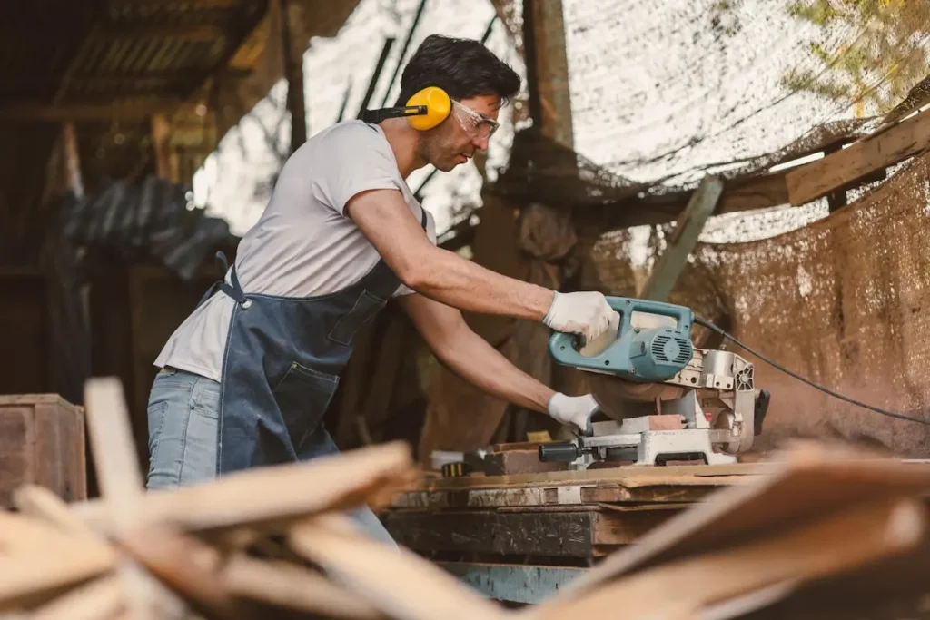 what skills do you need to become a carpenter